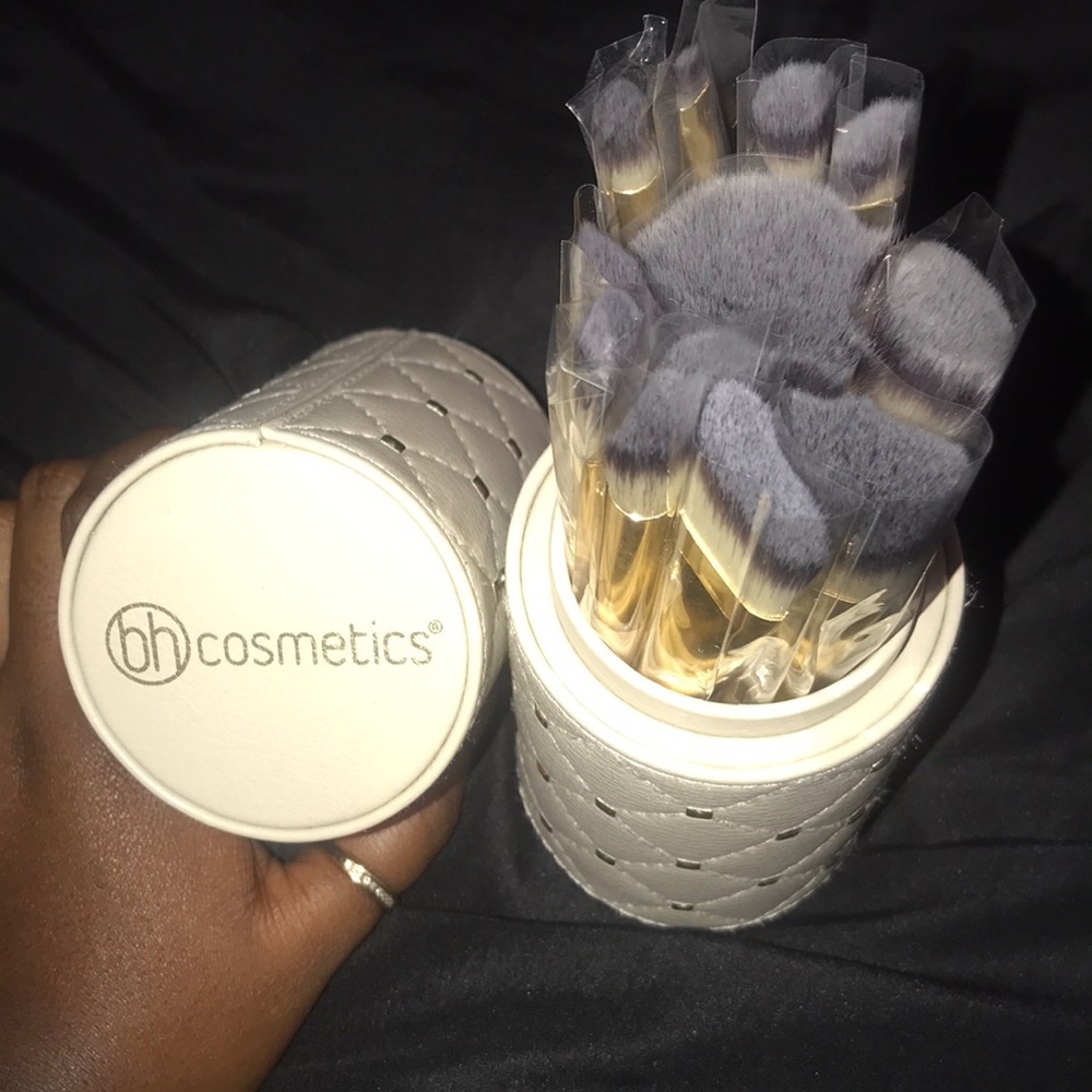 Makeup brushes